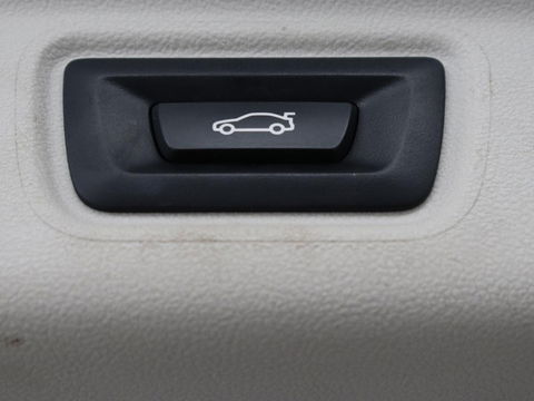 BMW 3-serie 330e eDrive Edition | Leder | Sportstoelen | Adaptive cruise | Stoelverwarming | Carplay | Live Cockpit | Navigatie | Parkeerhulp | Full LED