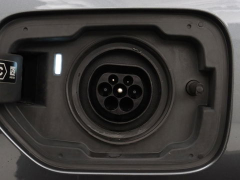 BMW 3-serie 330e eDrive Edition | Leder | Sportstoelen | Adaptive cruise | Stoelverwarming | Carplay | Live Cockpit | Navigatie | Parkeerhulp | Full LED