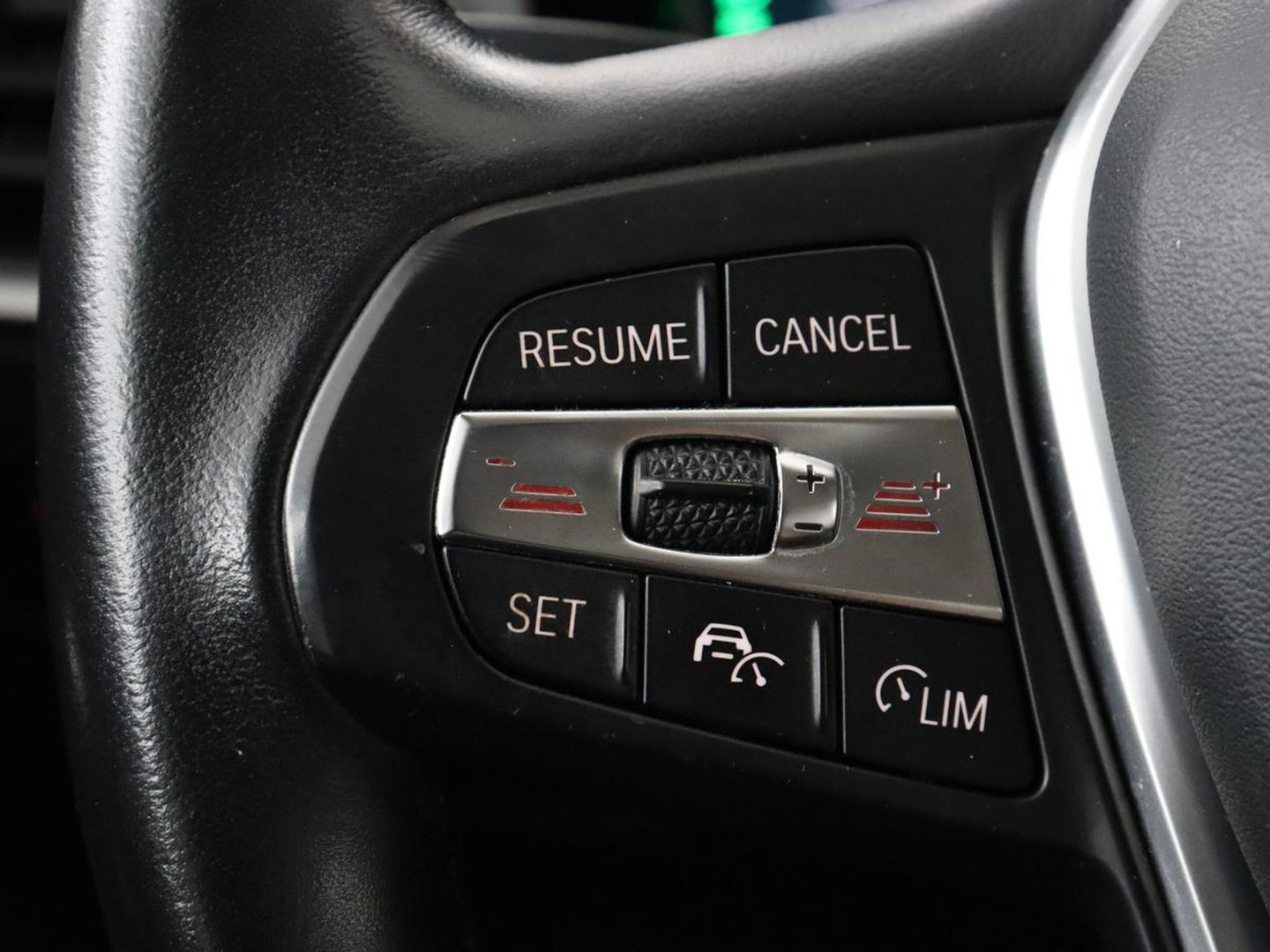 BMW 3-serie 330e eDrive Edition | Leder | Sportstoelen | Adaptive cruise | Stoelverwarming | Carplay | Live Cockpit | Navigatie | Parkeerhulp | Full LED