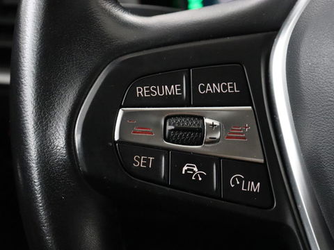 BMW 3-serie 330e eDrive Edition | Leder | Sportstoelen | Adaptive cruise | Stoelverwarming | Carplay | Live Cockpit | Navigatie | Parkeerhulp | Full LED