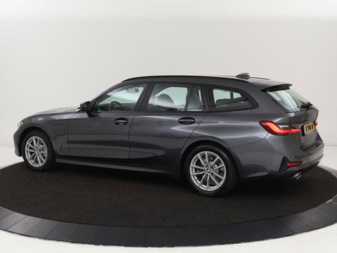 BMW 3-serie 330e eDrive Edition | Leder | Sportstoelen | Adaptive cruise | Stoelverwarming | Carplay | Live Cockpit | Navigatie | Parkeerhulp | Full LED