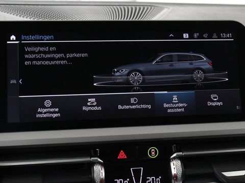 BMW 3-serie 330e eDrive Edition | Leder | Sportstoelen | Adaptive cruise | Stoelverwarming | Carplay | Live Cockpit | Navigatie | Parkeerhulp | Full LED