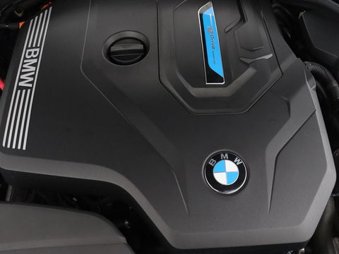 BMW 3-serie 330e eDrive Edition | Leder | Sportstoelen | Adaptive cruise | Stoelverwarming | Carplay | Live Cockpit | Navigatie | Parkeerhulp | Full LED