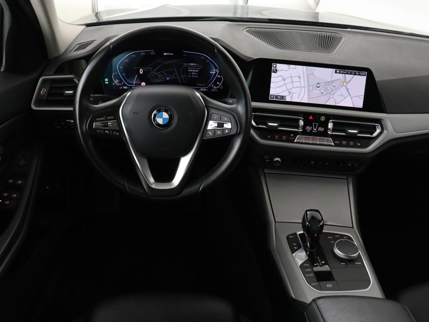 BMW 3-serie 330e eDrive Edition | Leder | Sportstoelen | Adaptive cruise | Stoelverwarming | Carplay | Live Cockpit | Navigatie | Parkeerhulp | Full LED