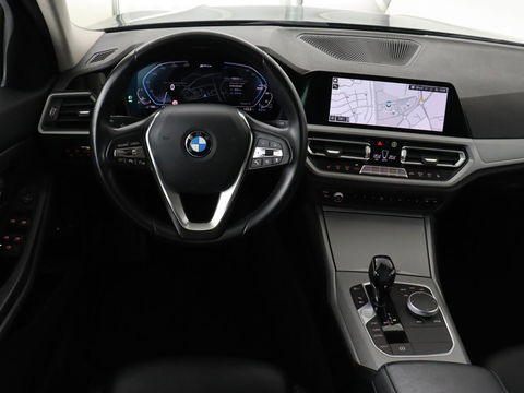 BMW 3-serie 330e eDrive Edition | Leder | Sportstoelen | Adaptive cruise | Stoelverwarming | Carplay | Live Cockpit | Navigatie | Parkeerhulp | Full LED