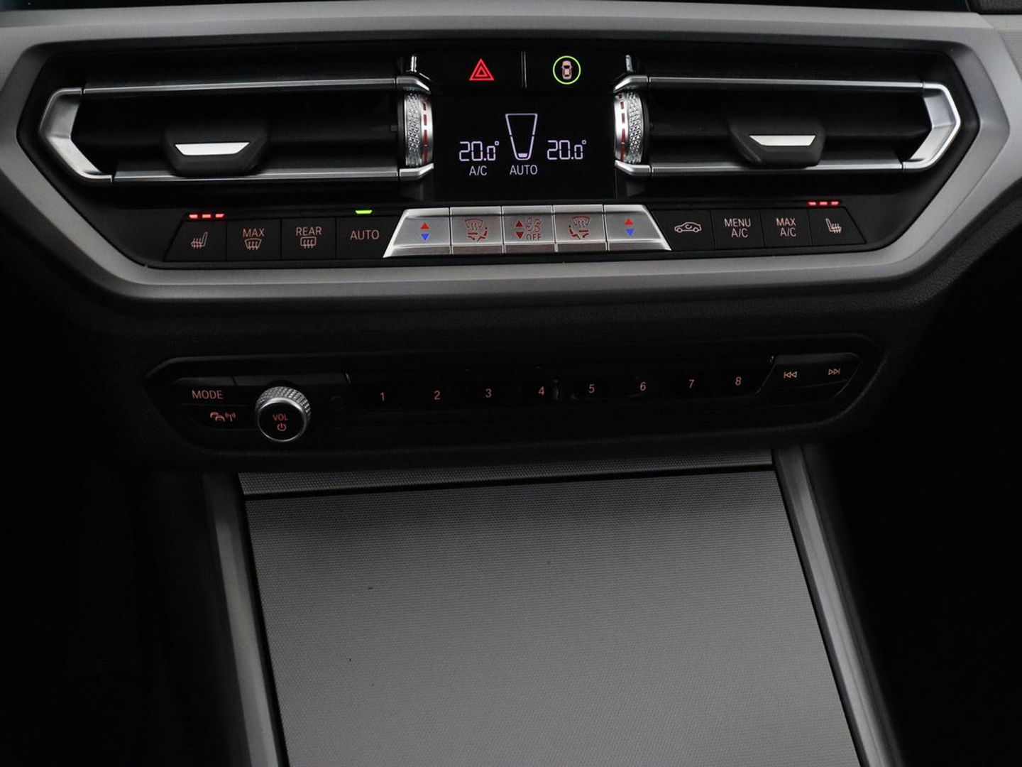 BMW 3-serie 330e eDrive Edition | Leder | Sportstoelen | Adaptive cruise | Stoelverwarming | Carplay | Live Cockpit | Navigatie | Parkeerhulp | Full LED