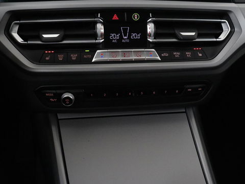 BMW 3-serie 330e eDrive Edition | Leder | Sportstoelen | Adaptive cruise | Stoelverwarming | Carplay | Live Cockpit | Navigatie | Parkeerhulp | Full LED