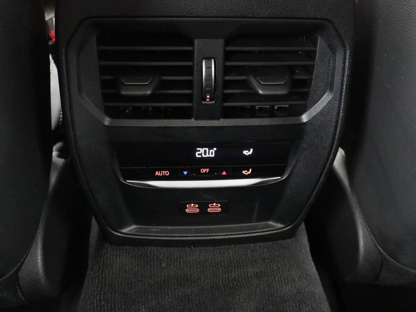 BMW 3-serie 330e eDrive Edition | Leder | Sportstoelen | Adaptive cruise | Stoelverwarming | Carplay | Live Cockpit | Navigatie | Parkeerhulp | Full LED