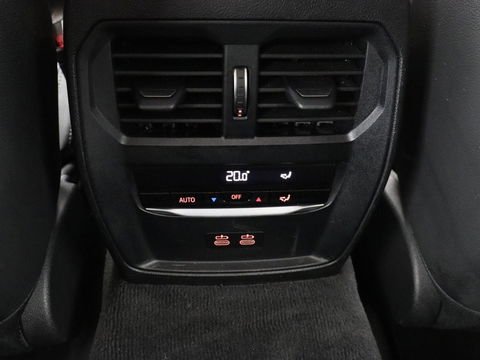 BMW 3-serie 330e eDrive Edition | Leder | Sportstoelen | Adaptive cruise | Stoelverwarming | Carplay | Live Cockpit | Navigatie | Parkeerhulp | Full LED