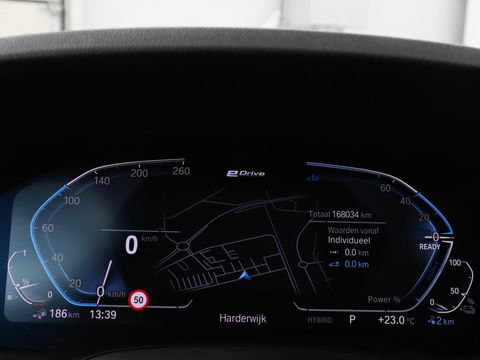 BMW 3-serie 330e eDrive Edition | Leder | Sportstoelen | Adaptive cruise | Stoelverwarming | Carplay | Live Cockpit | Navigatie | Parkeerhulp | Full LED