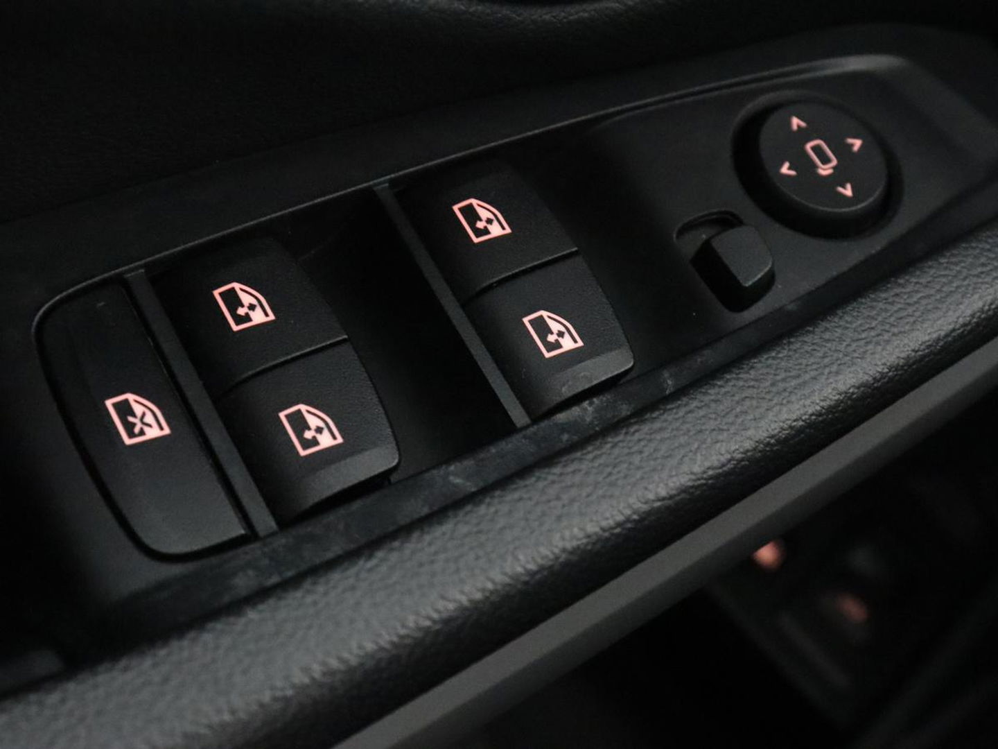 BMW 3-serie 330e eDrive Edition | Leder | Sportstoelen | Adaptive cruise | Stoelverwarming | Carplay | Live Cockpit | Navigatie | Parkeerhulp | Full LED