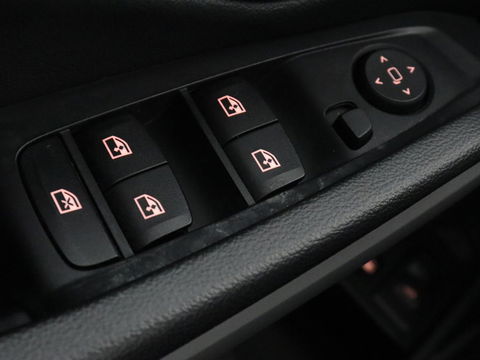 BMW 3-serie 330e eDrive Edition | Leder | Sportstoelen | Adaptive cruise | Stoelverwarming | Carplay | Live Cockpit | Navigatie | Parkeerhulp | Full LED