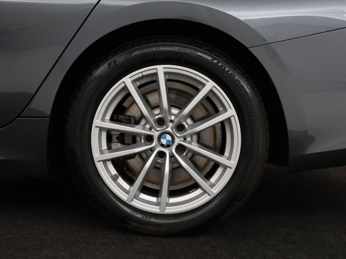 BMW 3-serie 330e eDrive Edition | Leder | Sportstoelen | Adaptive cruise | Stoelverwarming | Carplay | Live Cockpit | Navigatie | Parkeerhulp | Full LED
