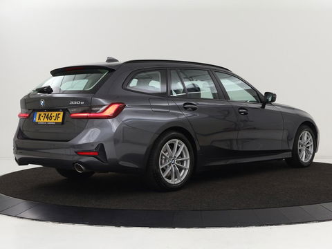 BMW 3-serie 330e eDrive Edition | Leder | Sportstoelen | Adaptive cruise | Stoelverwarming | Carplay | Live Cockpit | Navigatie | Parkeerhulp | Full LED