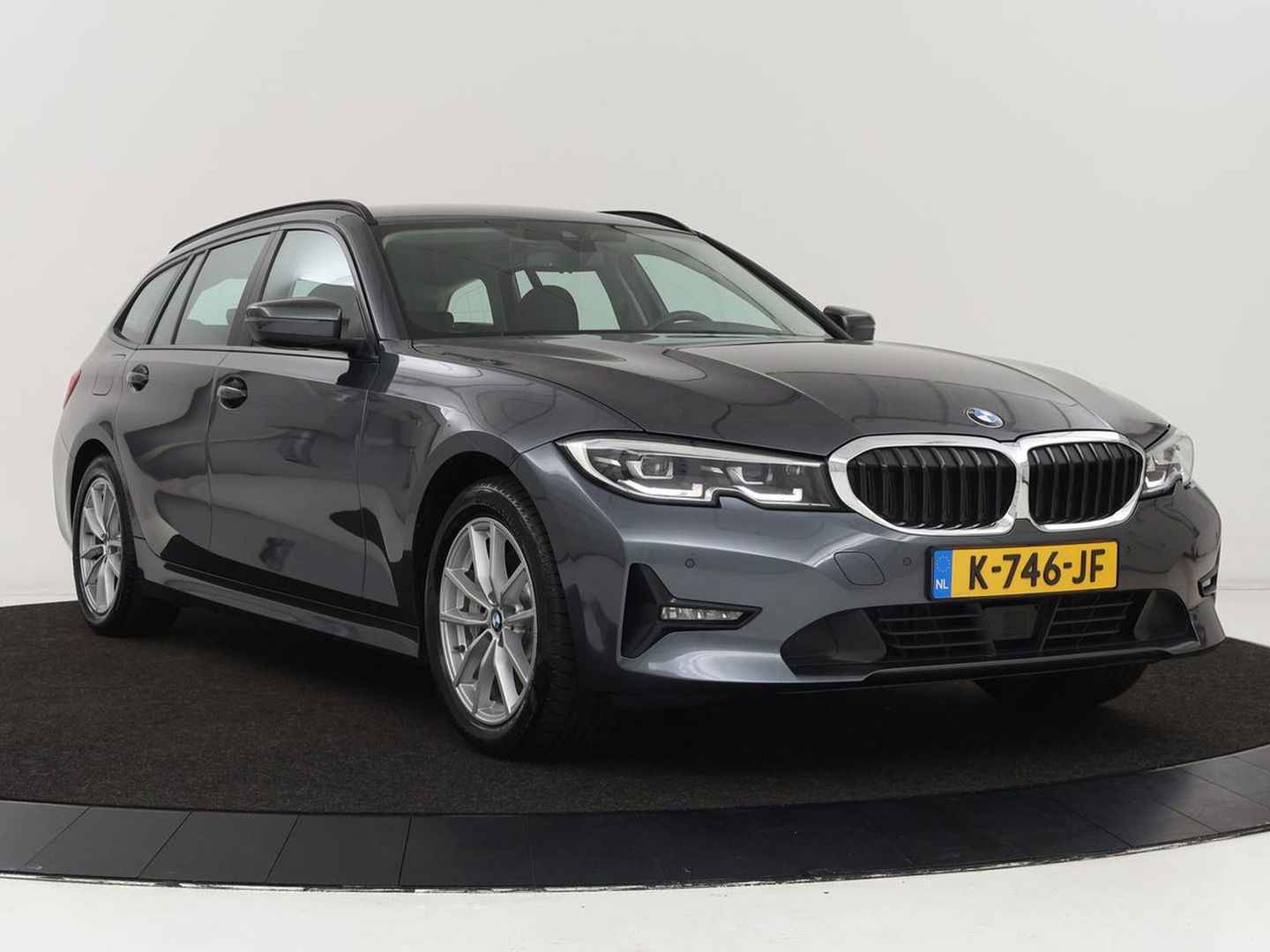 BMW 3-serie 330e eDrive Edition | Leder | Sportstoelen | Adaptive cruise | Stoelverwarming | Carplay | Live Cockpit | Navigatie | Parkeerhulp | Full LED