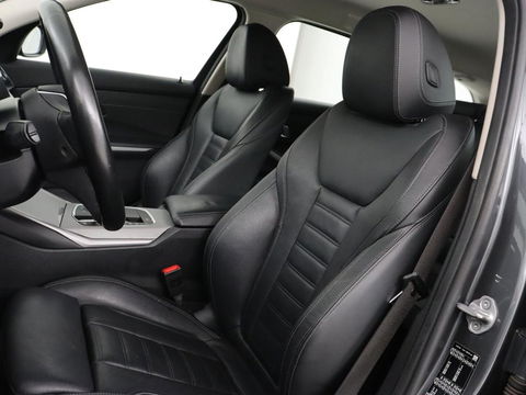 BMW 3-serie 330e eDrive Edition | Leder | Sportstoelen | Adaptive cruise | Stoelverwarming | Carplay | Live Cockpit | Navigatie | Parkeerhulp | Full LED