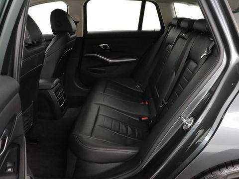BMW 3-serie 330e eDrive Edition | Leder | Sportstoelen | Adaptive cruise | Stoelverwarming | Carplay | Live Cockpit | Navigatie | Parkeerhulp | Full LED