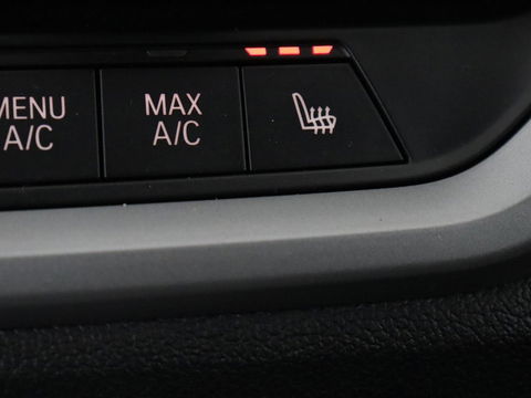 BMW 3-serie 330e eDrive Edition | Leder | Sportstoelen | Adaptive cruise | Stoelverwarming | Carplay | Live Cockpit | Navigatie | Parkeerhulp | Full LED