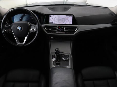BMW 3-serie 330e eDrive Edition | Leder | Sportstoelen | Adaptive cruise | Stoelverwarming | Carplay | Live Cockpit | Navigatie | Parkeerhulp | Full LED