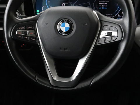 BMW 3-serie 330e eDrive Edition | Leder | Sportstoelen | Adaptive cruise | Stoelverwarming | Carplay | Live Cockpit | Navigatie | Parkeerhulp | Full LED