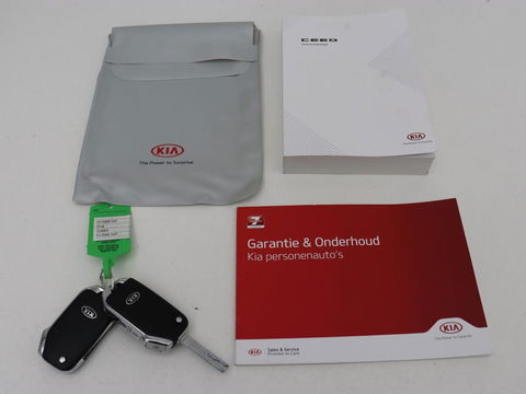 Kia Ceed 1.6 CRDi DynamicLine | Trekhaak | Camera | Carplay | Navigatie | Climate control | Parkeerhulp | Cruise control | Bluetooth