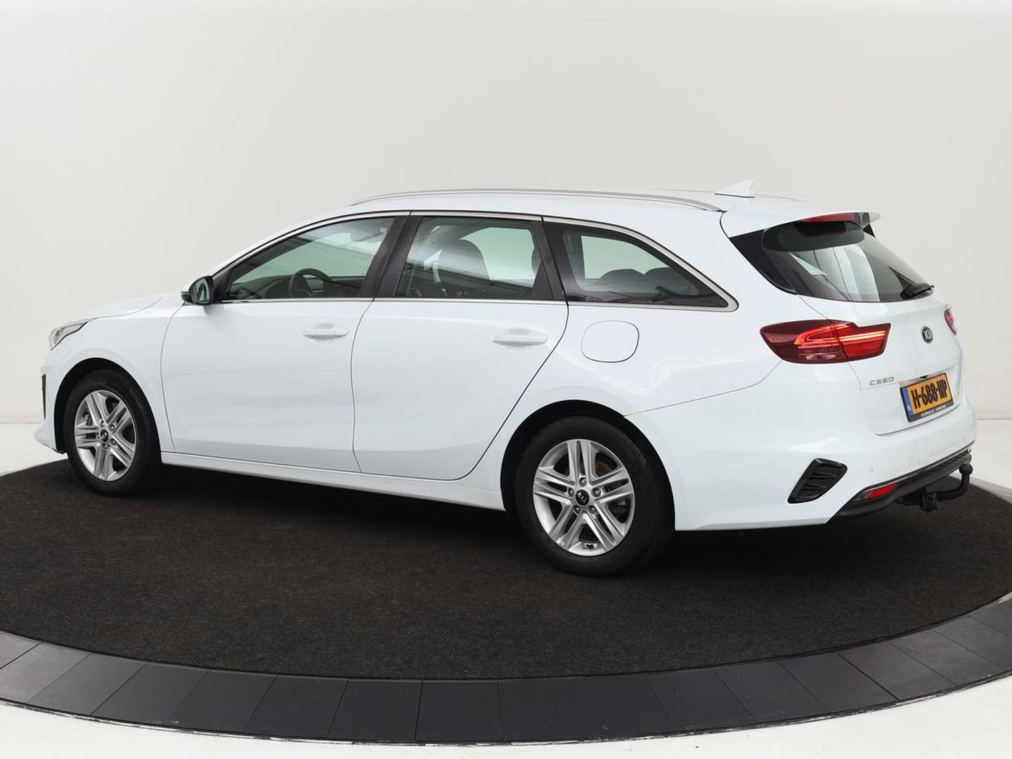 Kia Ceed 1.6 CRDi DynamicLine | Trekhaak | Camera | Carplay | Navigatie | Climate control | Parkeerhulp | Cruise control | Bluetooth