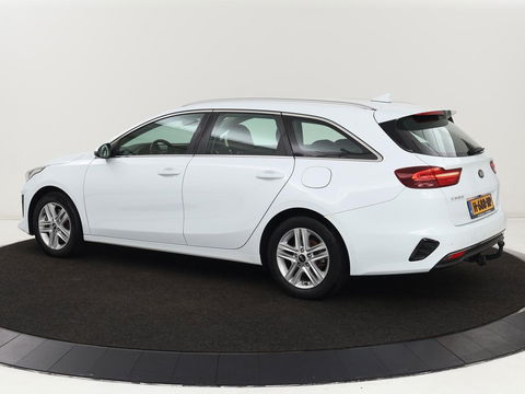 Kia Ceed 1.6 CRDi DynamicLine | Trekhaak | Camera | Carplay | Navigatie | Climate control | Parkeerhulp | Cruise control | Bluetooth