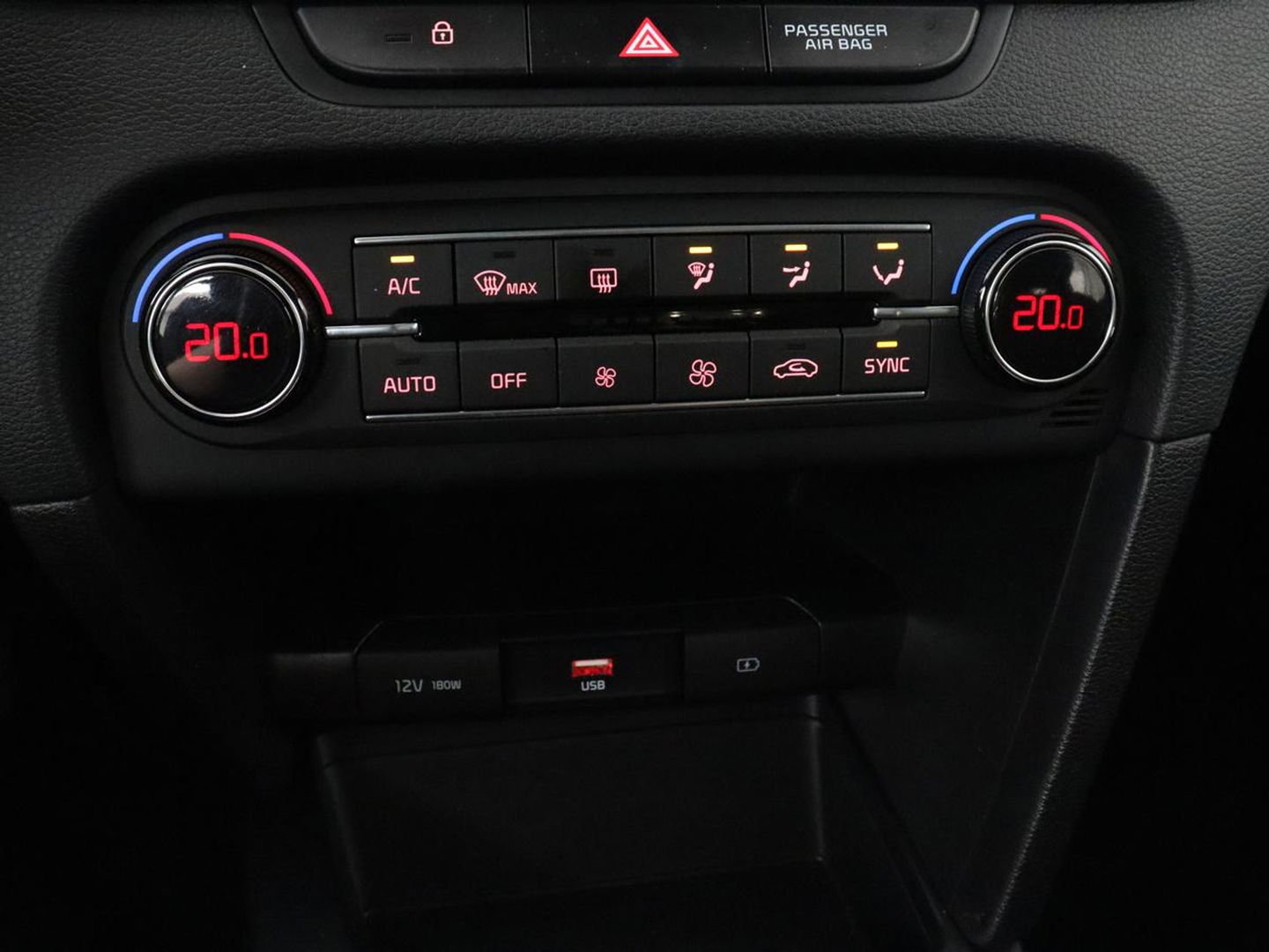 Kia Ceed 1.6 CRDi DynamicLine | Trekhaak | Camera | Carplay | Navigatie | Climate control | Parkeerhulp | Cruise control | Bluetooth