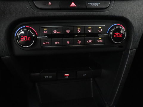 Kia Ceed 1.6 CRDi DynamicLine | Trekhaak | Camera | Carplay | Navigatie | Climate control | Parkeerhulp | Cruise control | Bluetooth