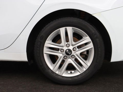 Kia Ceed 1.6 CRDi DynamicLine | Trekhaak | Camera | Carplay | Navigatie | Climate control | Parkeerhulp | Cruise control | Bluetooth