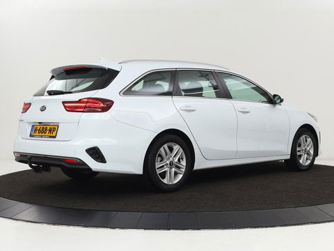 Kia Ceed 1.6 CRDi DynamicLine | Trekhaak | Camera | Carplay | Navigatie | Climate control | Parkeerhulp | Cruise control | Bluetooth