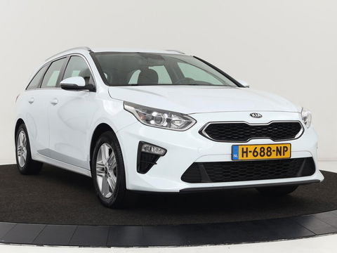 Kia Ceed 1.6 CRDi DynamicLine | Trekhaak | Camera | Carplay | Navigatie | Climate control | Parkeerhulp | Cruise control | Bluetooth