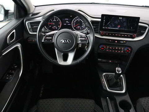 Kia Ceed 1.6 CRDi DynamicLine | Trekhaak | Camera | Carplay | Navigatie | Climate control | Parkeerhulp | Cruise control | Bluetooth