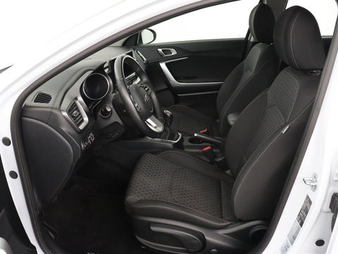 Kia Ceed 1.6 CRDi DynamicLine | Trekhaak | Camera | Carplay | Navigatie | Climate control | Parkeerhulp | Cruise control | Bluetooth