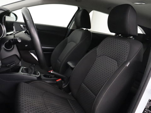 Kia Ceed 1.6 CRDi DynamicLine | Trekhaak | Camera | Carplay | Navigatie | Climate control | Parkeerhulp | Cruise control | Bluetooth
