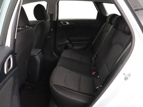 Kia Ceed 1.6 CRDi DynamicLine | Trekhaak | Camera | Carplay | Navigatie | Climate control | Parkeerhulp | Cruise control | Bluetooth