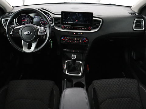 Kia Ceed 1.6 CRDi DynamicLine | Trekhaak | Camera | Carplay | Navigatie | Climate control | Parkeerhulp | Cruise control | Bluetooth