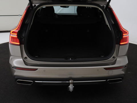 Volvo V60 2.0 T6 Recharge AWD Business Pro | Leder | Trekhaak | Stoel & stuurverwarming | Camera | Adaptive cruise | Achterbankverwarming | Carplay | Keyless | Full LED | Navigatue | PHEV