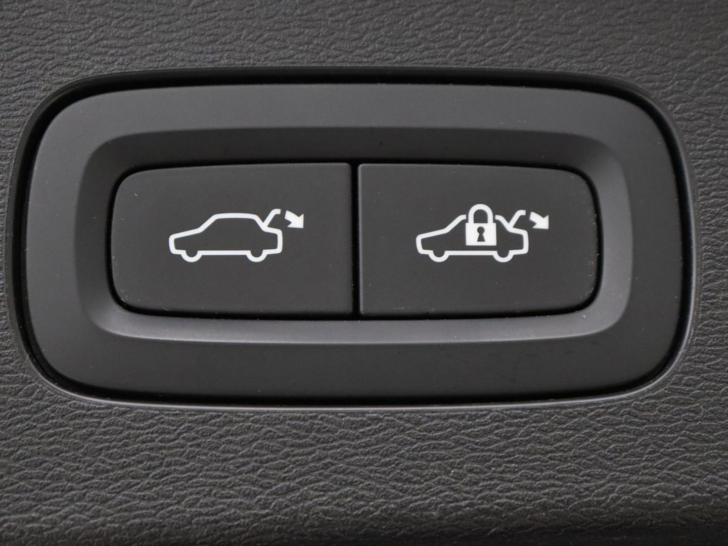 Volvo V60 2.0 T6 Recharge AWD Business Pro | Leder | Trekhaak | Stoel & stuurverwarming | Camera | Adaptive cruise | Achterbankverwarming | Carplay | Keyless | Full LED | Navigatue | PHEV