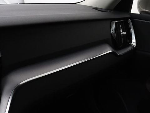 Volvo V60 2.0 T6 Recharge AWD Business Pro | Leder | Trekhaak | Stoel & stuurverwarming | Camera | Adaptive cruise | Achterbankverwarming | Carplay | Keyless | Full LED | Navigatue | PHEV