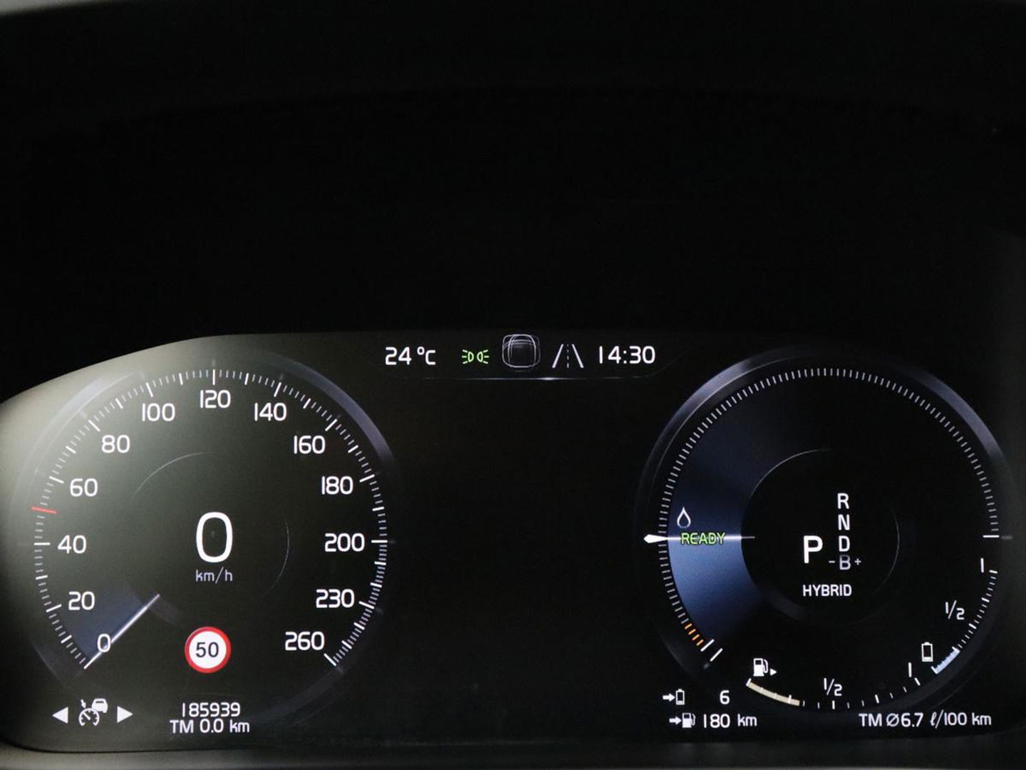 Volvo V60 2.0 T6 Recharge AWD Business Pro | Leder | Trekhaak | Stoel & stuurverwarming | Camera | Adaptive cruise | Achterbankverwarming | Carplay | Keyless | Full LED | Navigatue | PHEV