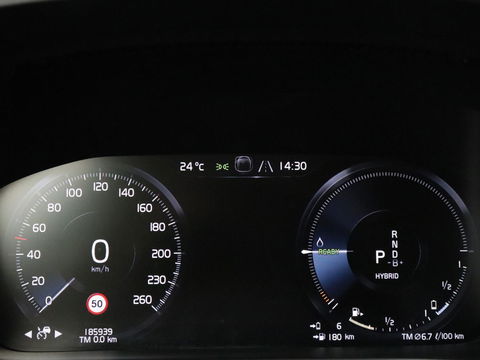 Volvo V60 2.0 T6 Recharge AWD Business Pro | Leder | Trekhaak | Stoel & stuurverwarming | Camera | Adaptive cruise | Achterbankverwarming | Carplay | Keyless | Full LED | Navigatue | PHEV