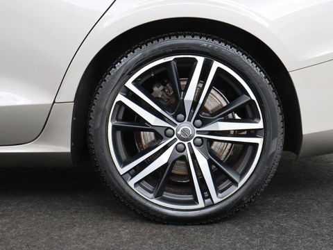 Volvo V60 2.0 T6 Recharge AWD Business Pro | Leder | Trekhaak | Stoel & stuurverwarming | Camera | Adaptive cruise | Achterbankverwarming | Carplay | Keyless | Full LED | Navigatue | PHEV