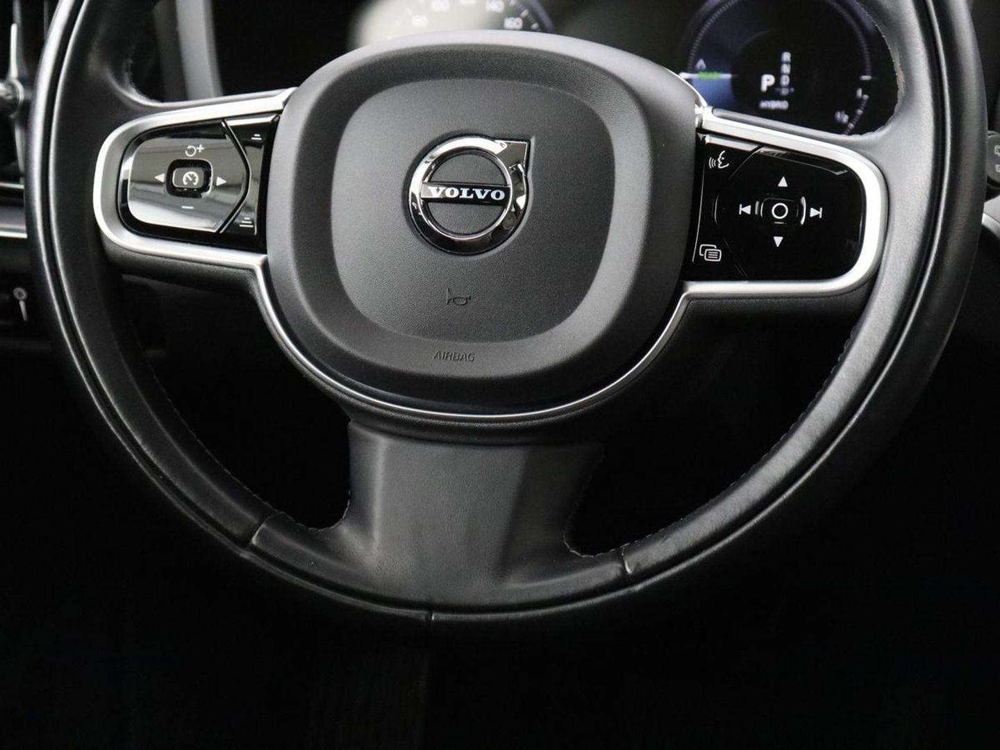 Volvo V60 2.0 T6 Recharge AWD Business Pro | Leder | Trekhaak | Stoel & stuurverwarming | Camera | Adaptive cruise | Achterbankverwarming | Carplay | Keyless | Full LED | Navigatue | PHEV