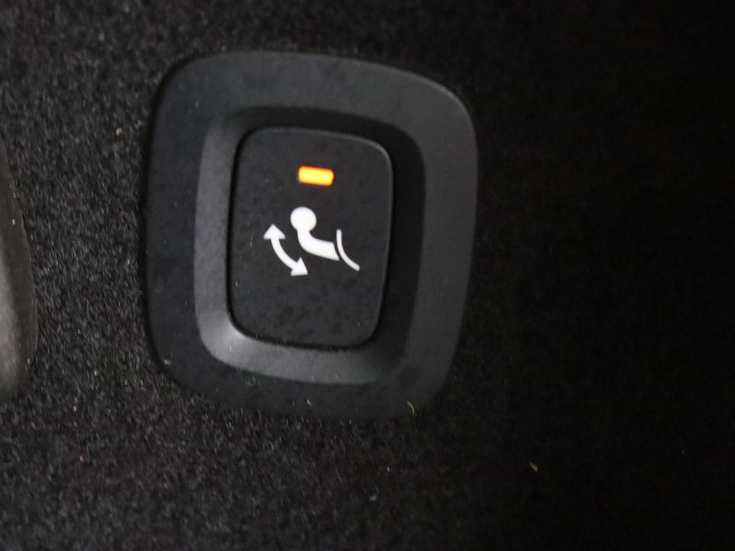 Volvo V60 2.0 T6 Recharge AWD Business Pro | Leder | Trekhaak | Stoel & stuurverwarming | Camera | Adaptive cruise | Achterbankverwarming | Carplay | Keyless | Full LED | Navigatue | PHEV