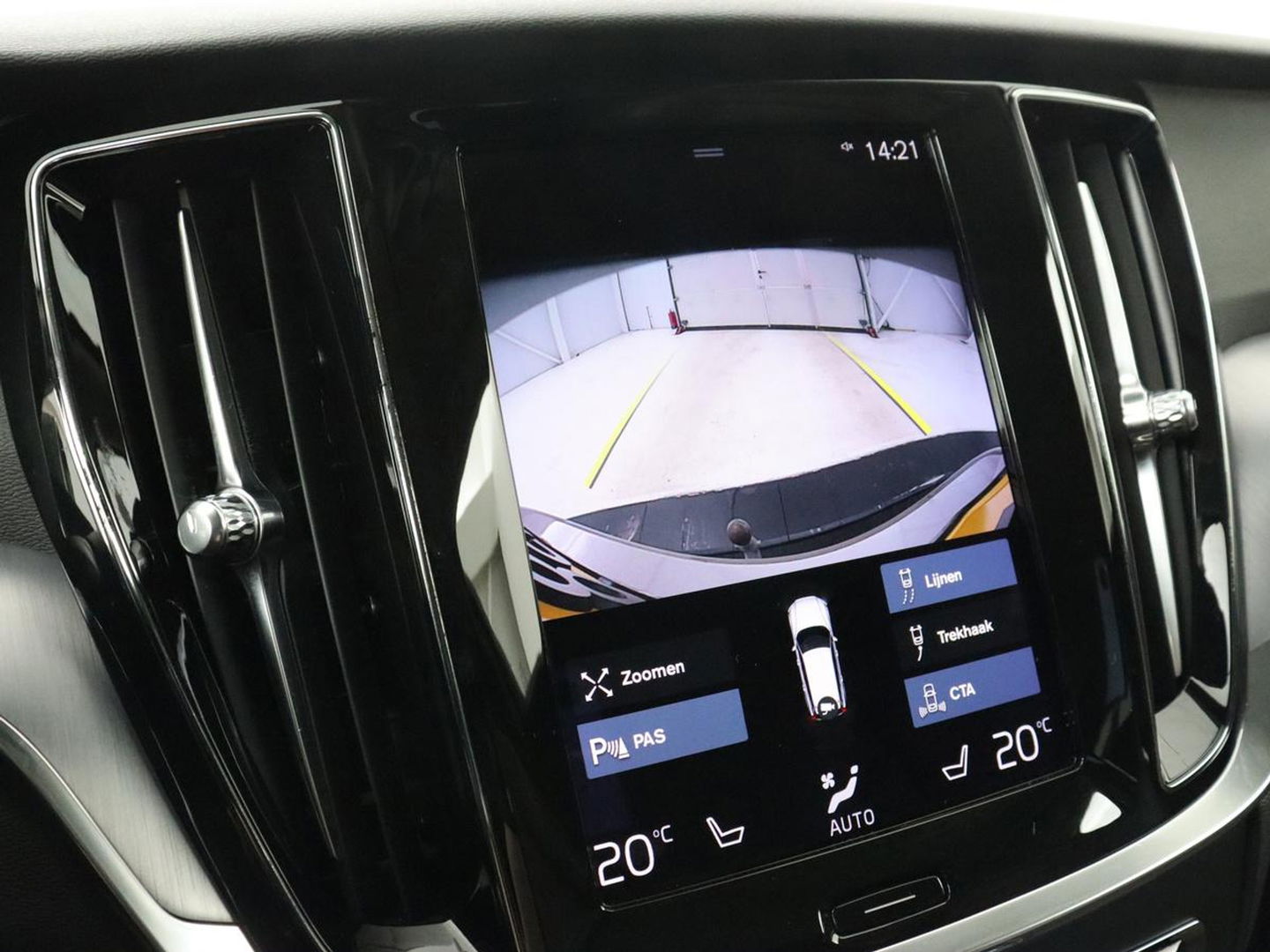 Volvo V60 2.0 T6 Recharge AWD Business Pro | Leder | Trekhaak | Stoel & stuurverwarming | Camera | Adaptive cruise | Achterbankverwarming | Carplay | Keyless | Full LED | Navigatue | PHEV