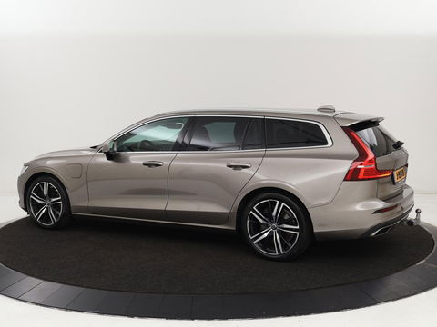 Volvo V60 2.0 T6 Recharge AWD Business Pro | Leder | Trekhaak | Stoel & stuurverwarming | Camera | Adaptive cruise | Achterbankverwarming | Carplay | Keyless | Full LED | Navigatue | PHEV