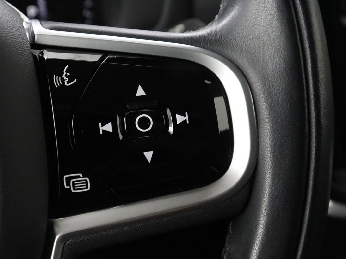 Volvo V60 2.0 T6 Recharge AWD Business Pro | Leder | Trekhaak | Stoel & stuurverwarming | Camera | Adaptive cruise | Achterbankverwarming | Carplay | Keyless | Full LED | Navigatue | PHEV