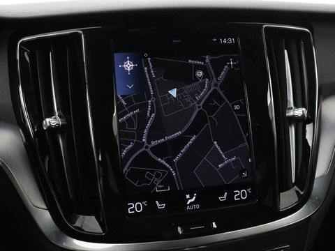 Volvo V60 2.0 T6 Recharge AWD Business Pro | Leder | Trekhaak | Stoel & stuurverwarming | Camera | Adaptive cruise | Achterbankverwarming | Carplay | Keyless | Full LED | Navigatue | PHEV