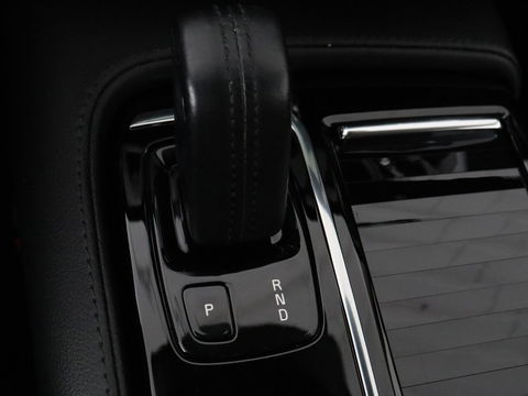 Volvo V60 2.0 T6 Recharge AWD Business Pro | Leder | Trekhaak | Stoel & stuurverwarming | Camera | Adaptive cruise | Achterbankverwarming | Carplay | Keyless | Full LED | Navigatue | PHEV